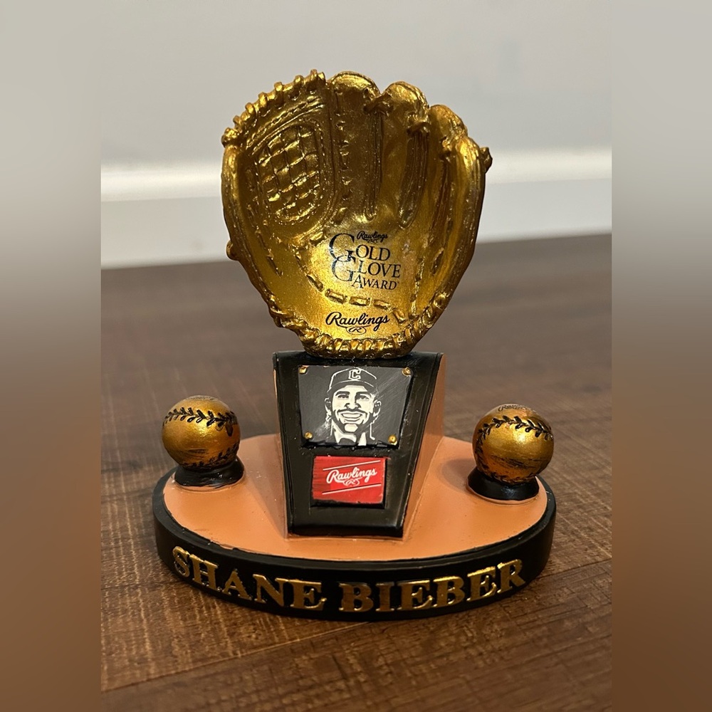 Cleveland Guardians Rawlings Gold Glove Replica Trophy SGA 5/13/23 Shane Bieber